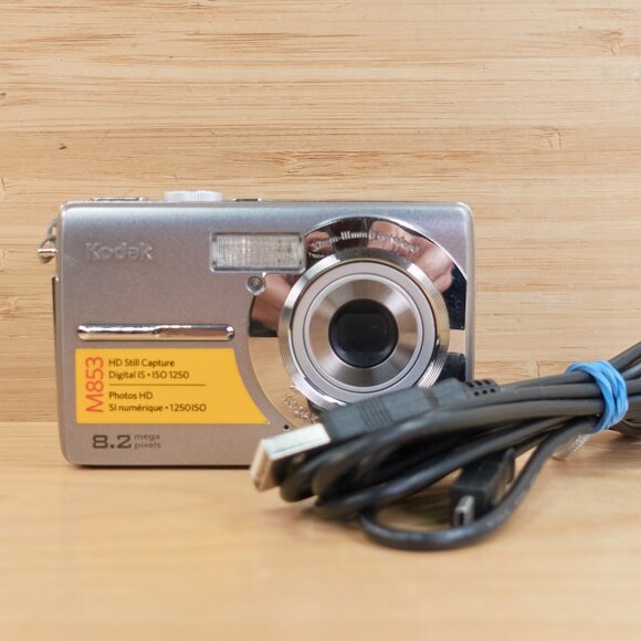 Kodak EasyShare M853 / 8.2MP Digital Camera / 3x Optical Zoom / Silver / Tested - Picture 2 of 8